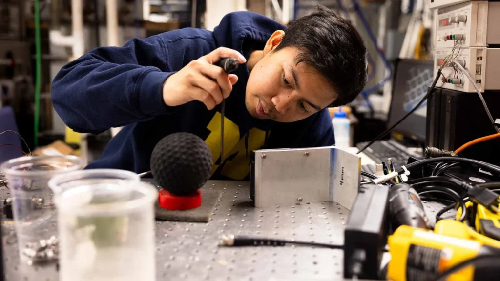 Prototipo de vehículo submarino inspirado en pelotas de golf