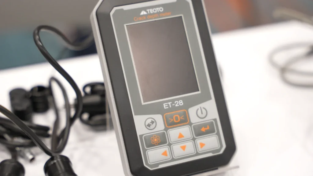 TEQTO ET-28 portable NDT equipment for crack depth measurement in metallic materials, used in NDT inspections.