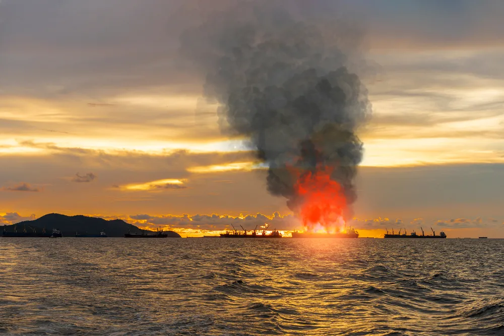 Explosión del buque W-Sapphire en el puerto de Baltimore