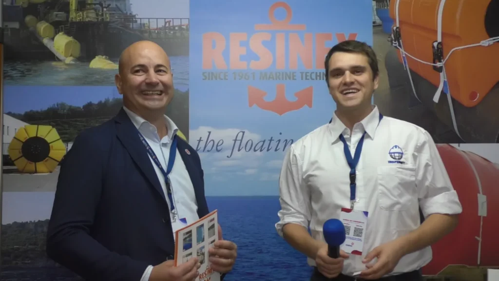Mario Suardi, Gerente de Proyecto de RESINEX, durante una entrevista con el equipo de Inspenet en el evento SLOM 2025 en Ciudad de Panamá.