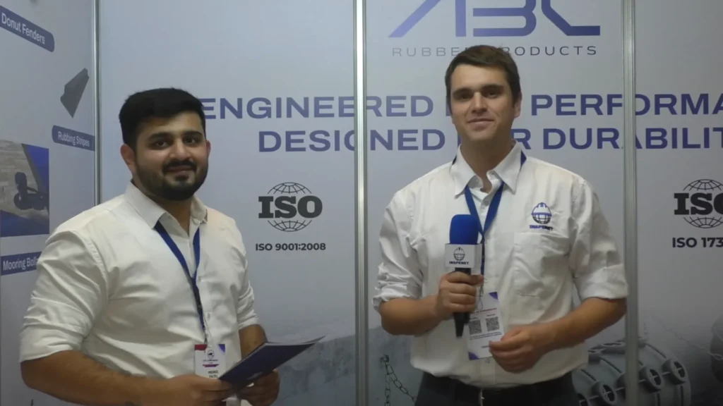 Monil Patel, Managing Director de ABC Rubber Products, durante una entrevista  sobre los avances en defensas marinas en el evento SLOM 2025.