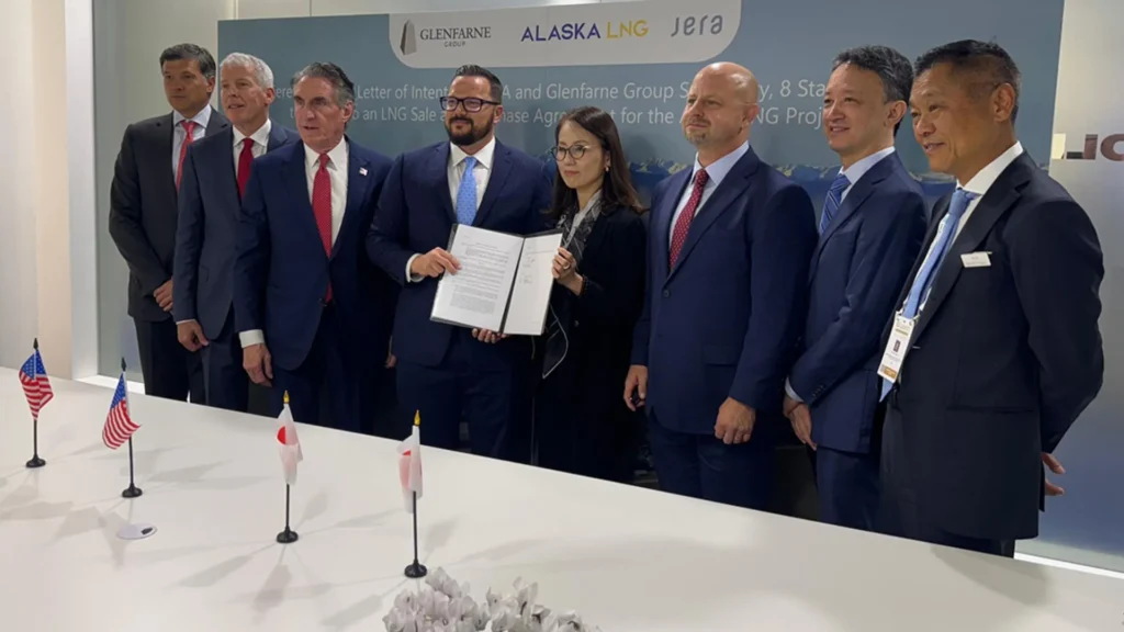 Representantes de Alaska LNG y JERA