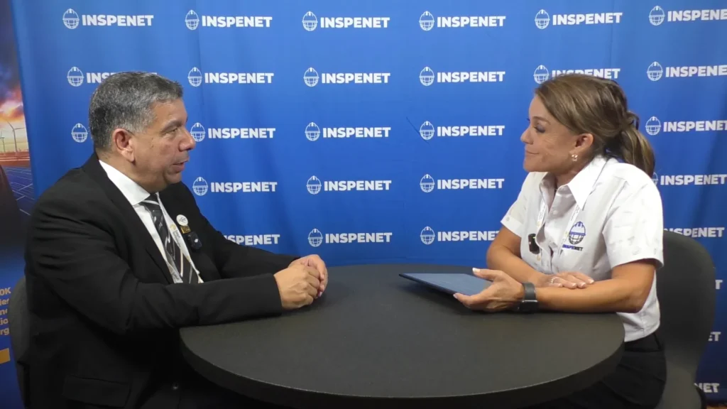 Mohammed Abufour siendo entrevistado durante el evento ASNT 2025.